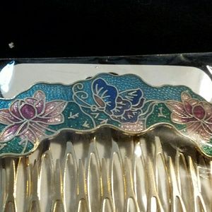 2 hair pins with butterflies and blue background